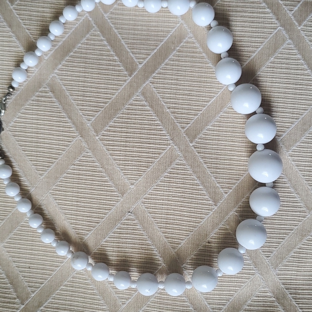 Women's faux pearl necklace 18 inches
